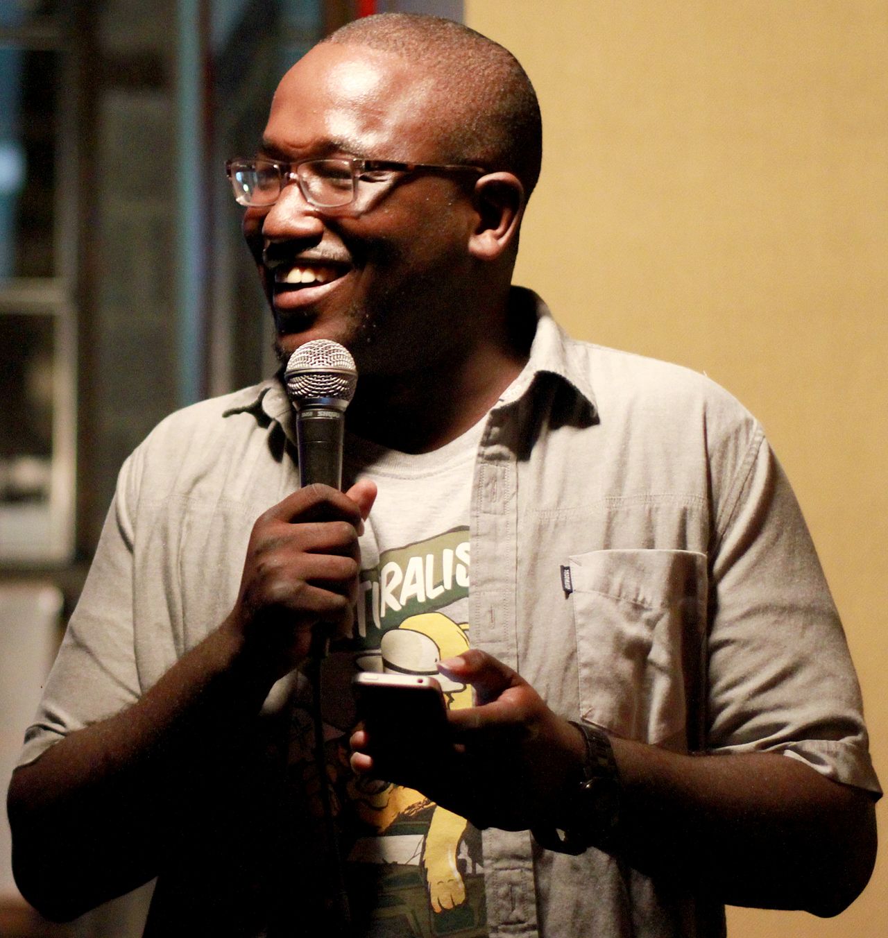 Hannibal Buress during a stand-up comedy show (October 2014).